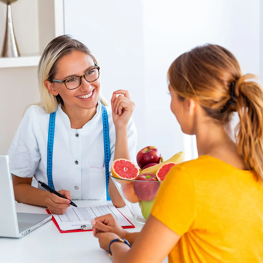 A doctor or nutritionist consulting a patient about healthy eating.