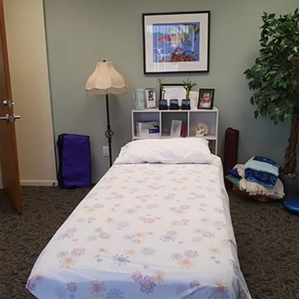 Comfortable chiropractic treatment room